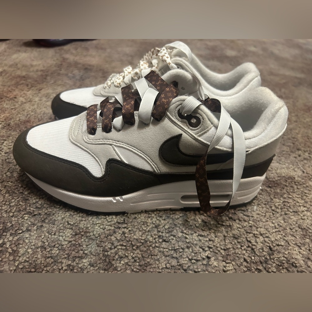 Nike Air Max 1 women’s LV laces